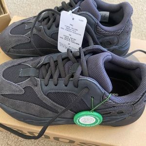 Adidas Yeezy Boost 700 Utility Black US 4.5 Men / EU 36 2/3 Brand NEW